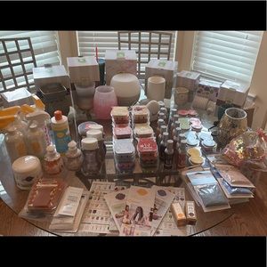 Lots of Scentsy available